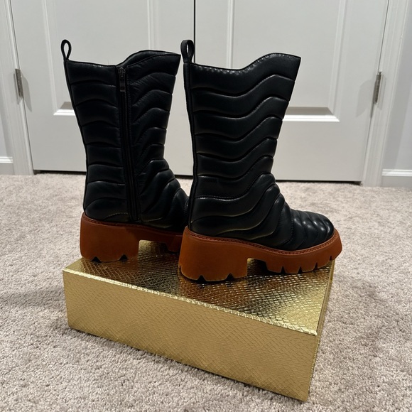 Boot - Picture 5 of 9